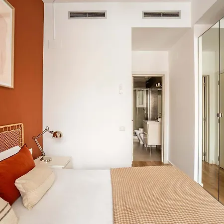 Paseo De Gracia Spacious 4bd - 4bth Apartamento